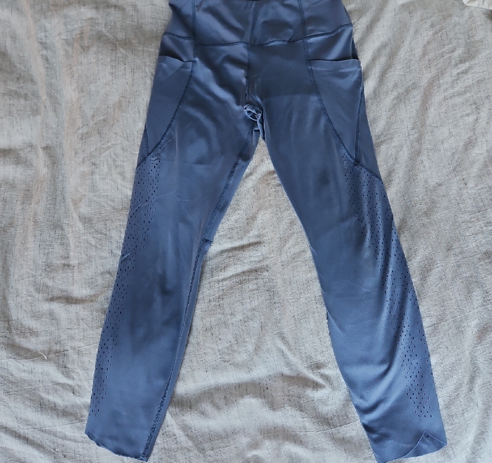 Classic Blue Capris with Straight-Leg Cut
